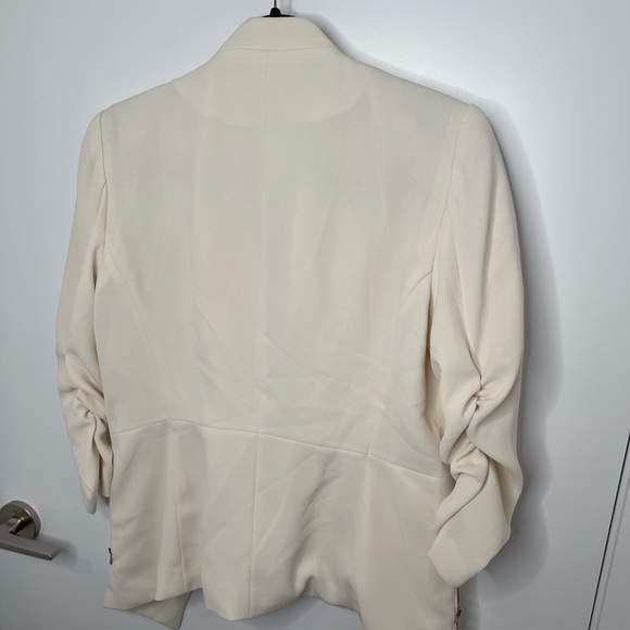 Blazer - Picture 6 of 6